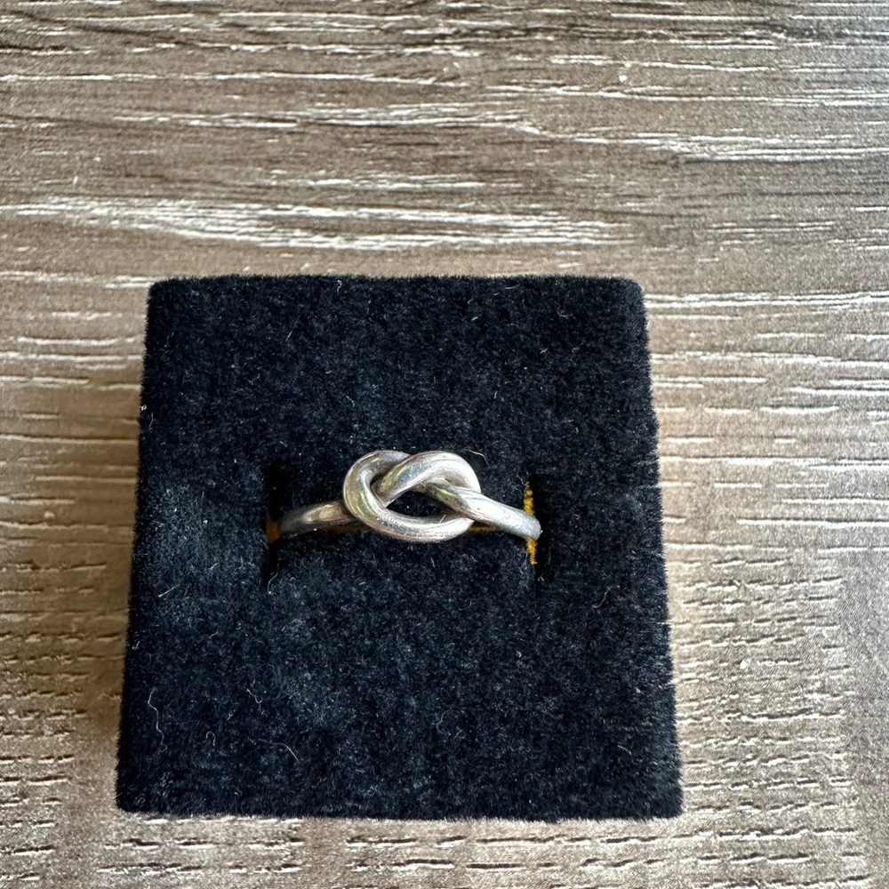 Elegant Silver Silver Knot  Love Knot Pretzel Ring stamped 925 Mexico? Size 7